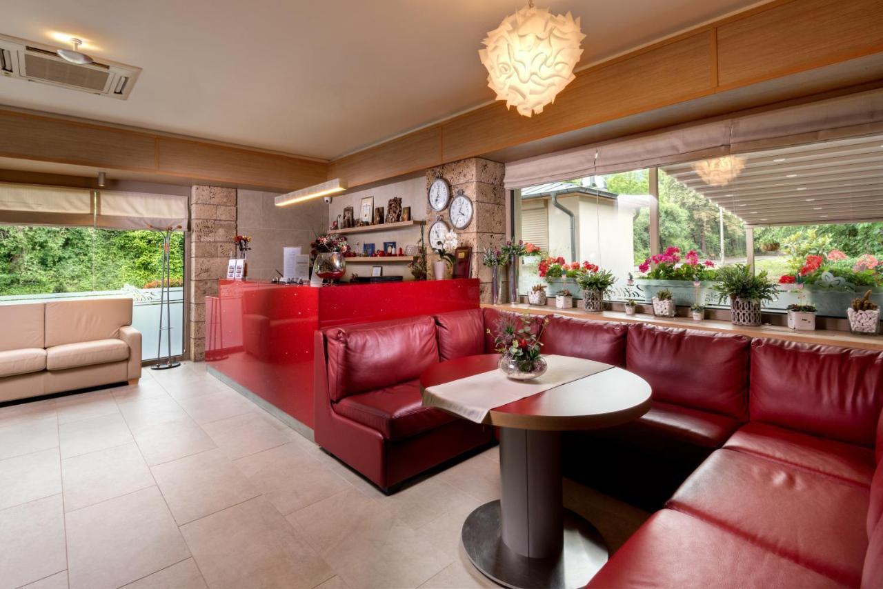 Hotel & Relax Zone Cattleya Krushuna Exterior foto