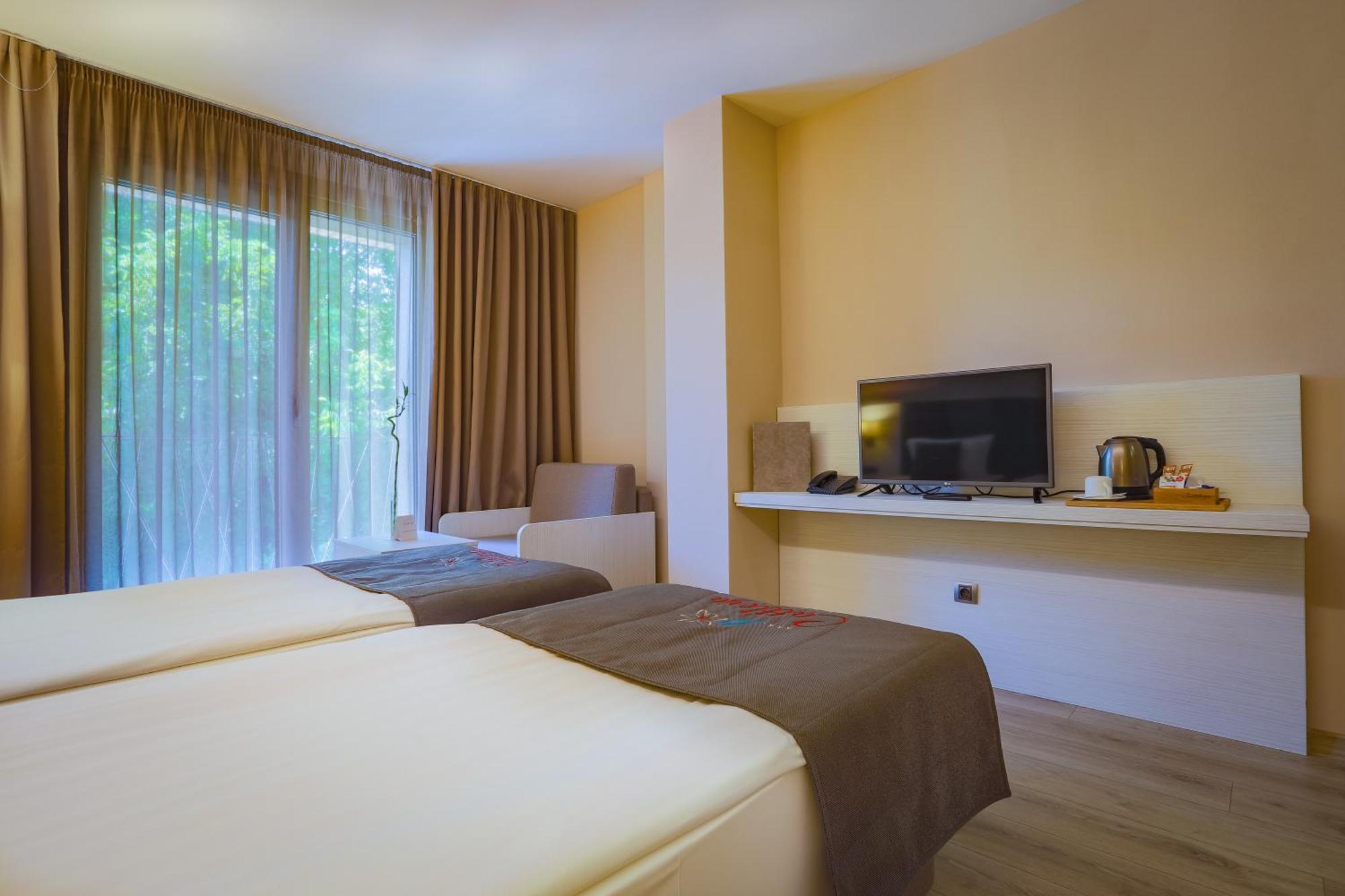 Hotel & Relax Zone Cattleya Krushuna Exterior foto