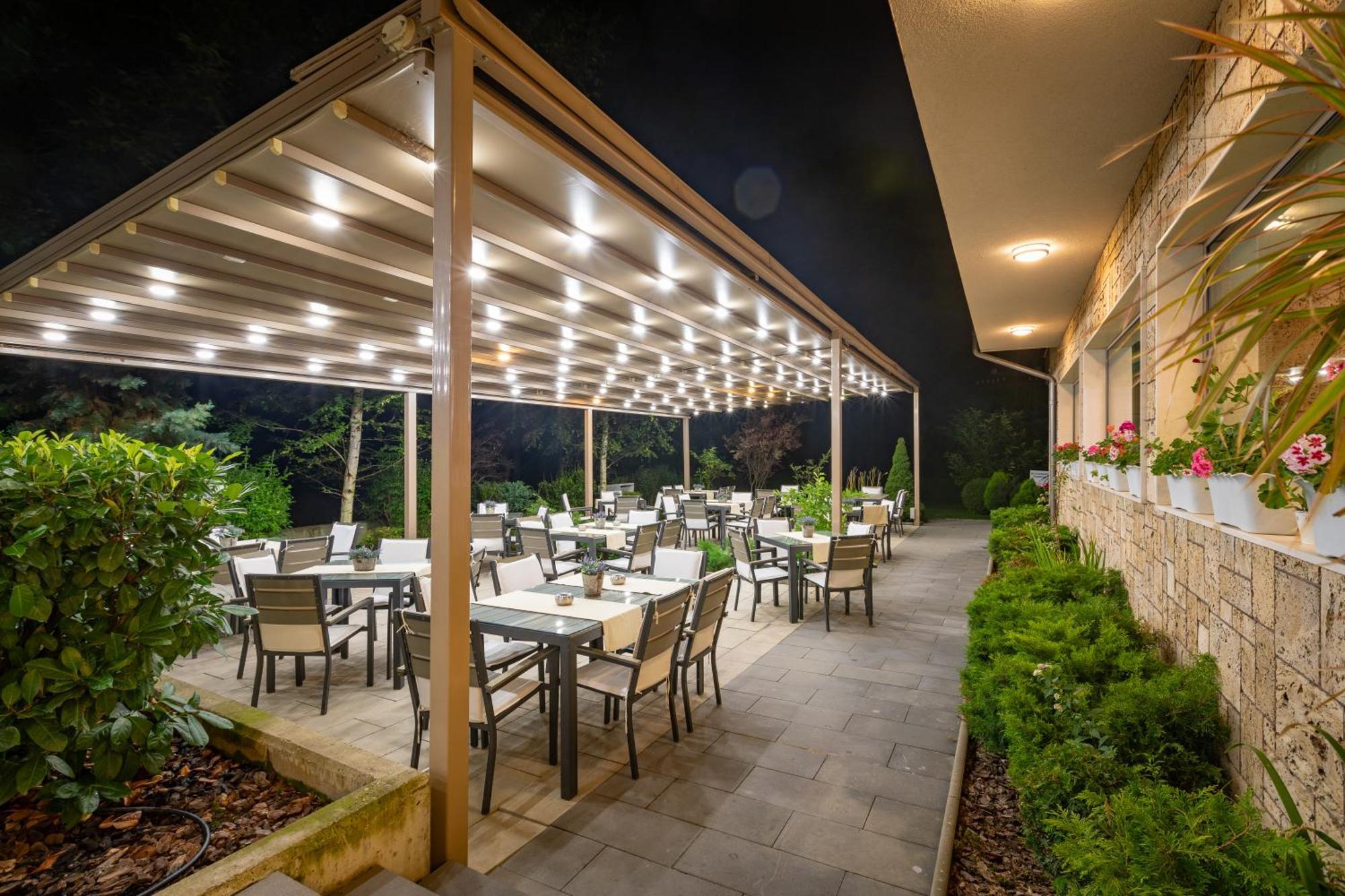 Hotel & Relax Zone Cattleya Krushuna Exterior foto